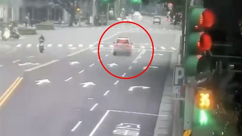 車開一半馬路中央睡死　警一聞！立馬逮捕