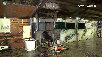 疑回收物起火！大火延燒3台機車剩骨架