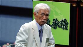 總統府資政辜寬敏辭世（1）台灣制憲基金會董事長、總統府資政辜寬敏27日辭世，享耆壽97歲。圖為辜寬敏2006年7月在台北國際會議中心出席民進黨全國黨代表大會。（檔案照片）（原發稿檔號20060722003600）（原發稿日期2006年7月22日）中央社  112年2月27日