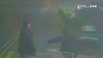 高雄男朝紅綠燈丟暖暖包　涉毀損恐罰6千