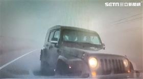 酒駕還開起霧路段　台中醉女逆向撞軍卡（圖／翻攝畫面）