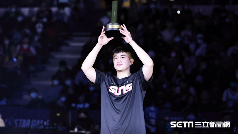 T1首次明星賽　盧冠軒勇奪三分球大賽冠軍
