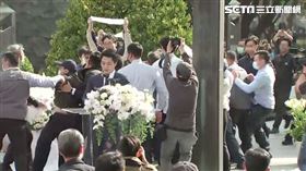 蔣萬安出席台北市二二八事件76周年紀念會致詞時遭遇抗議