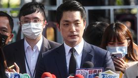 蔣萬安：身為台北市長　願為228事件致歉台北市長蔣萬安（前）28日在北市府228事件紀念會後受訪，面對媒體問及致詞中的「致歉」是針對查緝私菸，還是對整個228事件等議題，蔣萬安僅反覆表示「身為市長，也願意為76前發生的事情，在台北市大稻埕天馬茶房旁邊，致上真摯的歉意」。中央社記者吳家昇攝　112年2月28日