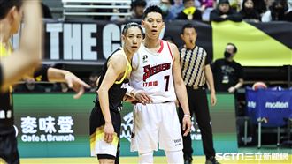 林家兄弟正面對決！林書豪半場10分佔上風