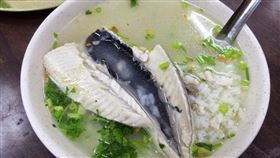 蔡其昌深夜曬出一碗「虱目魚粥」。（圖／翻攝自蔡其昌 臉書）