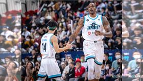 ▲霍華德（Dwight Howard）攻下全場最高37分，奪得T1首屆明星賽MVP。（圖／T1聯盟提供）