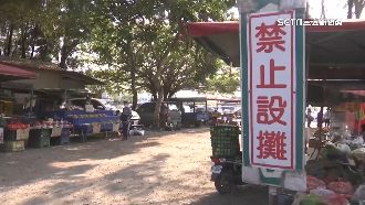 獨／紫南宮停車場立禁止設攤　攤商照擺