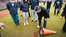 新竹棒球場「遇雨就積水」　全因4000萬排水預算被砍光（圖／鏡週刊）