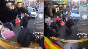 3綑輪胎怒砸回收清潔員　車行老闆被嗆爆（圖／翻攝自抖音）
