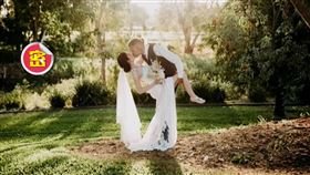 爸媽婚禮驚見「溺斃愛女」！畫面惹哭140萬人：讓你知道祂一直在你身邊。（圖／翻攝自抖音）