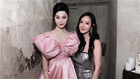 范冰冰（左）在巴黎與孫芸芸（右）兩女神罕見合體。（（圖／翻攝自bingbing_fan IG）
