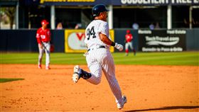 ▲洋基新秀納瓦耶茲（Carlos Narvaez）敲出再見2分砲。（圖／翻攝自洋基推特）