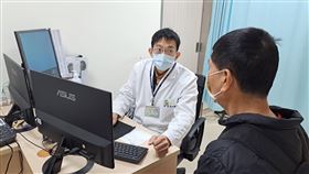 民眾為愛諮詢結紮手術示意圖，非當事人。（圖／台北醫院提供）