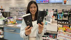 3/3-3/5全盈+PAY限定，Let’ s Café特濃美式買一送一。（圖／超商業者提供）