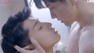 2男星「裸身交疊」大尺度激情親密畫面曝