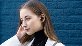 NUARL NEXT1真無線藍牙耳機共推出霜花白、琉金黑等2款高顏值經典配色。（圖／品牌業者提供）