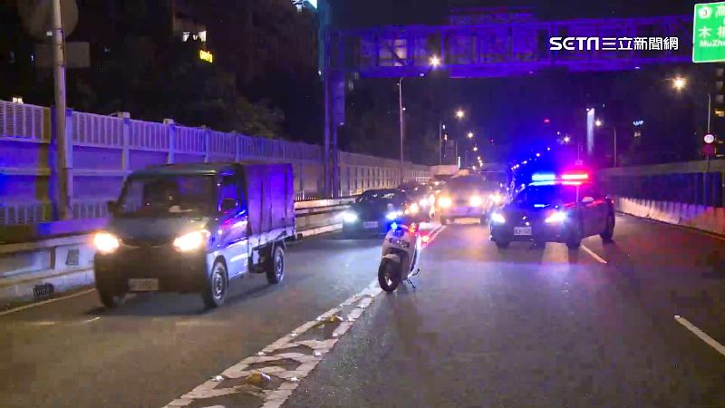 車禍回堵酒醉男不耐久候　下車走高架咆哮