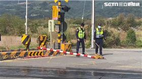 護欄,柵欄,平交道,車禍,台鐵(記者王浩原攝影)