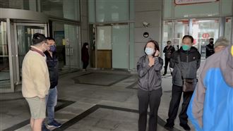 台南,邱莉莉,哭泣,交保,議長,賄選,郭再欽,起訴