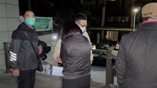 議長賄選案6人全交保　邱莉莉法院外淚崩