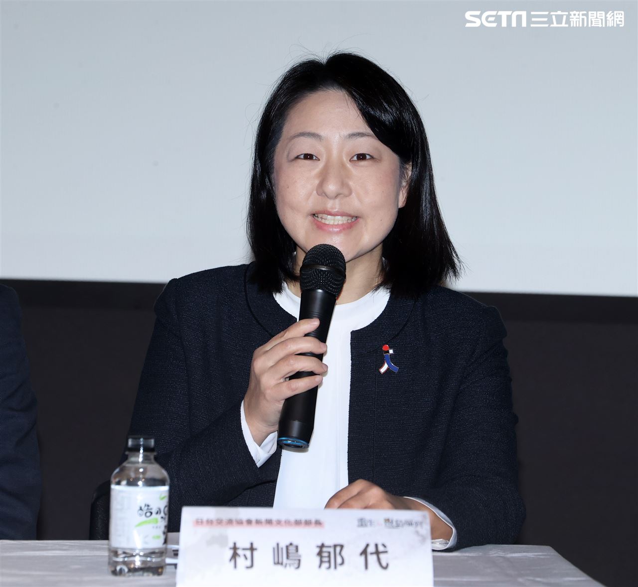 三立新聞網主辦台日友好「311重生、福島福到」首映會，日本交流協會代表村鳩郁代分享福島災後重建等議題。（記者邱榮吉/攝影）