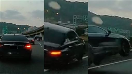 打右轉燈卻直撞護欄！網傻眼：自撞系統？