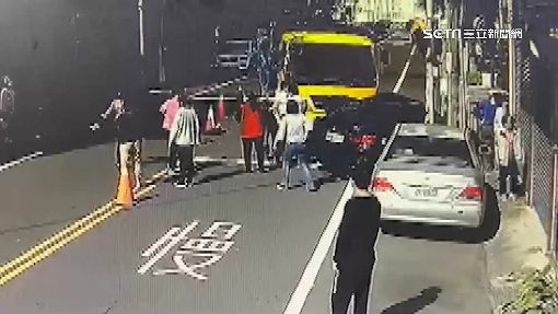 貨車撞上左轉車　衛生所人員即刻救援