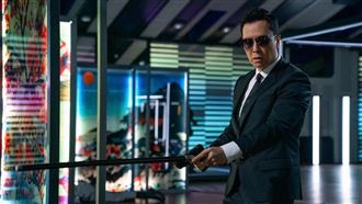 甄子丹飾演盲劍客「肯恩」。（圖／車庫娛樂提供）