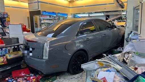 叫賣哥開車衝進超商撞死婦　驚悚畫面曝