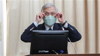 楊金龍：112年經濟成長可保2主計總處下修台灣112年經濟成長率預測值至2.12%，外界憂心台灣經濟將陷入2%保衛戰，中央銀行總裁楊金龍（圖）1日在立法院表示，他認為112年經濟成長率「保2」沒有問題，台灣也不會陷入停滯性通膨。中央社記者裴禛攝  112年3月1日