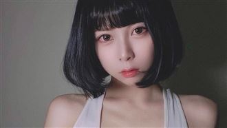 辣模護理師野外不穿了！第一人稱邪惡視角　白嫩雪肌全炸出。網紅辣模「糖糖」趙宇喬。（圖／翻攝自IG@choo7077）