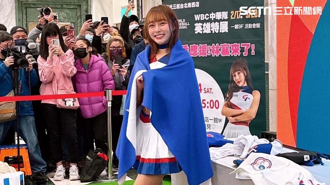 直擊／林襄現身新光三越！破百名粉絲塞爆
