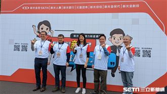 新光金控總經理吳欣儒（右三）率旗下子公司高層出馬徵才。（圖／記者戴玉翔攝影）