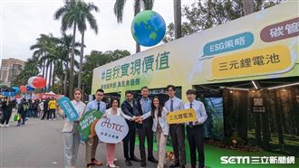 台泥董事長張安平（右四）親赴台大徵才，攜義大利子公司NHOA HR主管Daniela、Valeria及技術銷售工程師Gabriele與現場年輕學子互動。（圖／記者戴玉翔攝影）