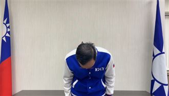 朱立倫鞠躬致歉。(翻攝國民黨影片)