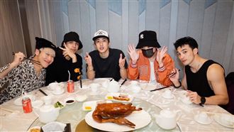 五堅情 滾石唱片提供