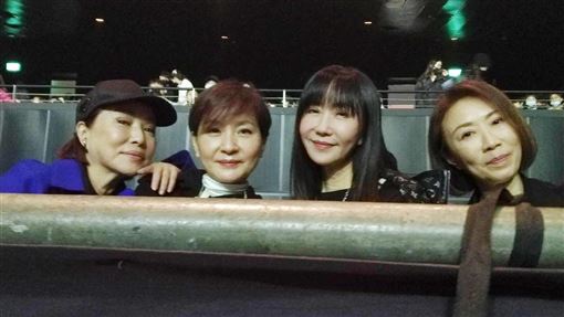 ØZI今晚開唱　台下驚見「大咖貴婦團」