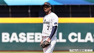 ▲世界棒球經典賽官辦熱身賽，荷蘭隊二壘手史庫普（Jonathan Schoop）。（圖／記者劉彥池攝影）