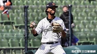 ▲世界棒球經典賽官辦熱身賽，荷蘭隊三壘手西蒙斯（Andrelton Simmons）。（圖／記者劉彥池攝影）