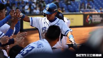 ▲世界棒球經典賽官辦熱身賽，富邦悍將捕手戴培峰跑回球隊第1分。（圖／記者劉彥池攝影）