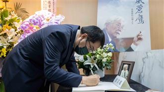 統府資政、台灣制憲基金會創辦人辜寬敏日前逝世，台南市長黃偉哲5日北上悼念、表達追思。（圖／台南市府提供）