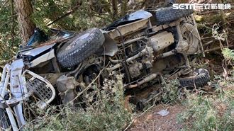 南投郡大林道登山接駁車翻車，1人無呼吸心跳7人輕重傷。（圖／民眾提供）
