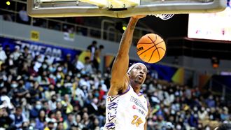 ▲雲豹霍華德（Dwight Howard）灌籃，上半場攻14分13籃板。（圖／桃園永豐雲豹球團提供）