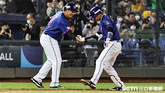 ▲世界棒球經典賽官辦熱身賽，台灣隊二壘手鄭宗哲炸裂2分砲。（圖／記者劉彥池攝影）