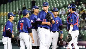 ▲世界棒球經典賽官辦熱身賽，台灣隊投手鄧愷威控球不穩。（圖／記者劉彥池攝影）