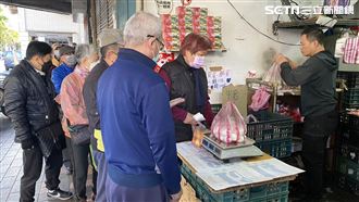 雞蛋批發價再漲3元，從每台斤52元漲到55元。今(6)日大雄蛋行現場。（圖／記者沈宛儀攝影）