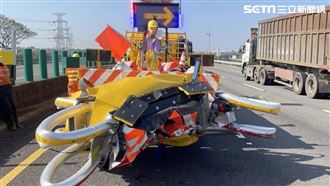 賓士行經國三南下162.7公里撞上緩撞車。（圖／民眾提供）