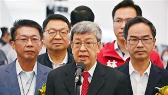 行政院長陳建仁今（6）日上午出席「高雄港旅運中心郵輪首航暨旅運設施啟用典禮前受訪。（圖／行政院提供)