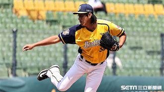 ▲世界棒球經典賽官辦熱身賽，中信兄弟投手鄭浩均遭強襲球擊中退場。（圖／記者劉彥池攝影）